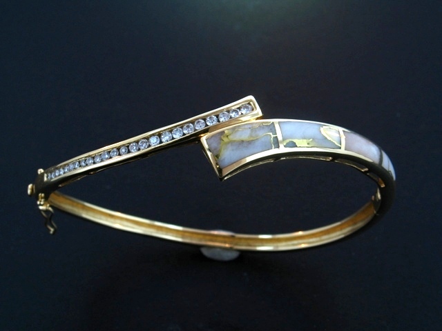 14KY Glacier Gold & Diamond Bangle