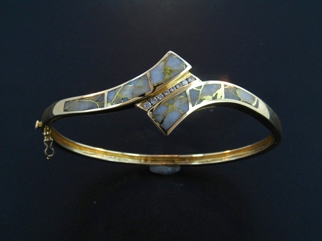 14KY Glacier Gold & Diamond Bangle