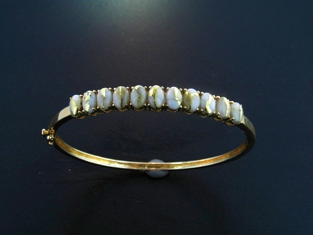14KY Glacier Gold Bangle